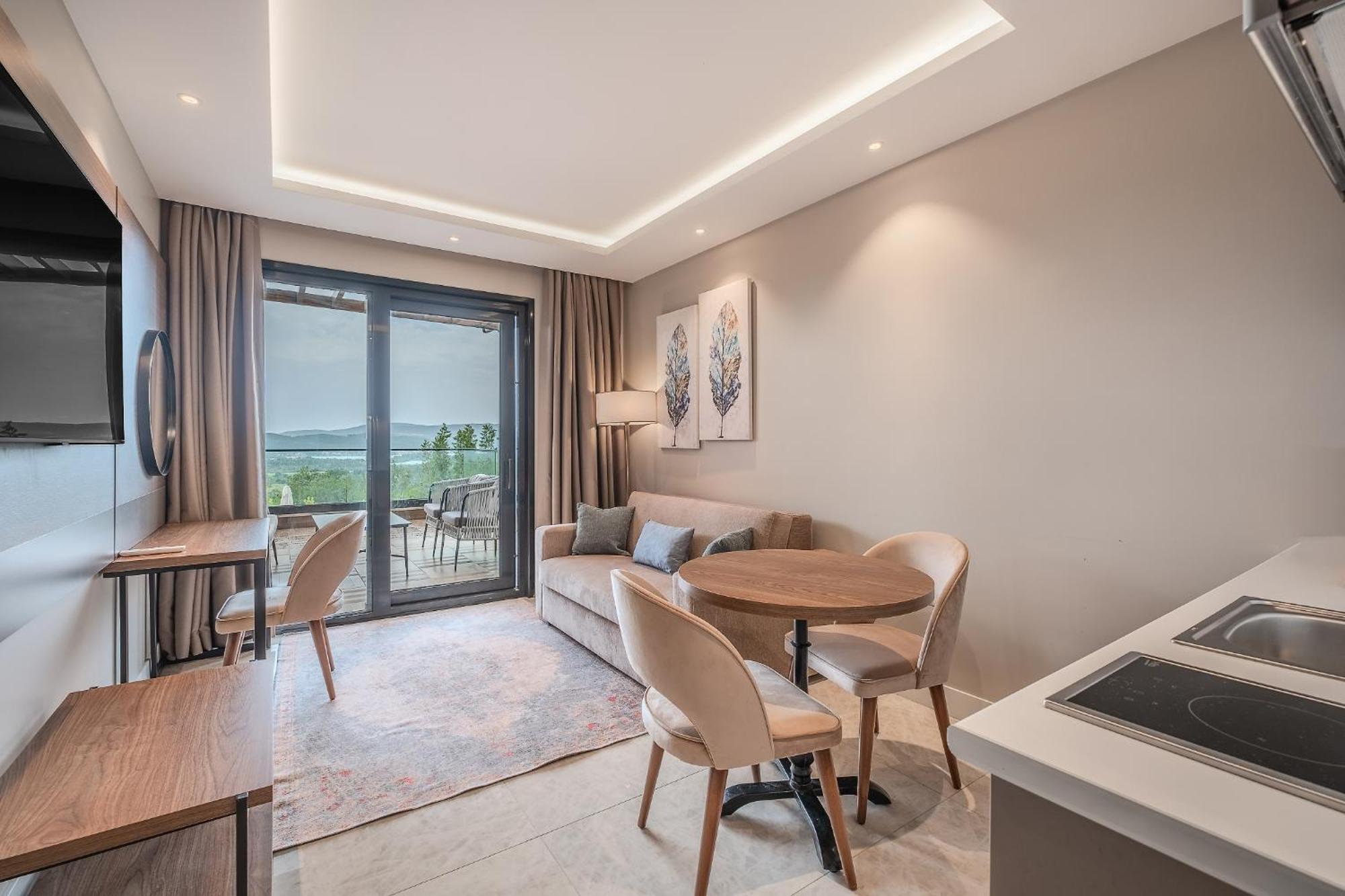 Montenegro Lodge Kavač Rum bild A typical apartment at the complex