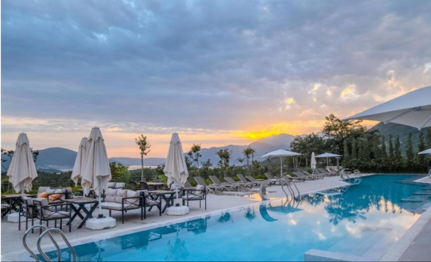 Montenegro Lodge Kavač Exteriör bild Sunset at the hotel